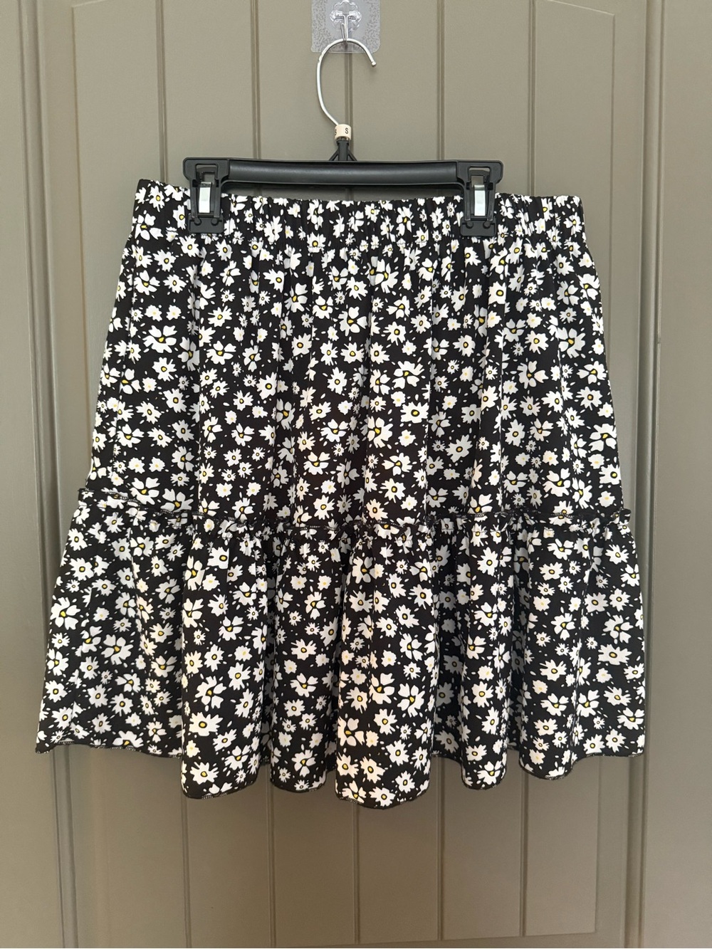 SHEIN Black Daisy Print Tiered Skirt with Yellow Centers